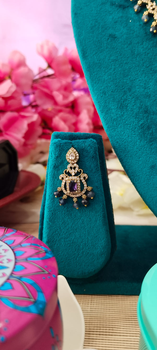 sparkling crystal stone necklace featuring brilliantly cut stones that add effortless glamour to any outfit.