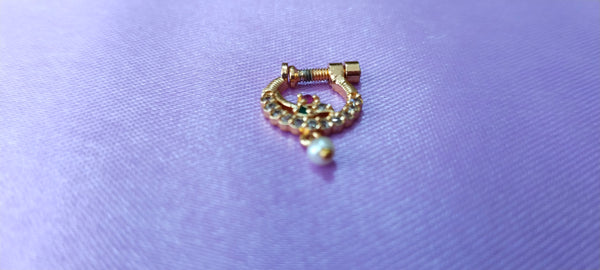 Elegant nose ring with pearl