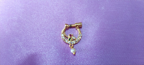 Elegant nose ring with pearl