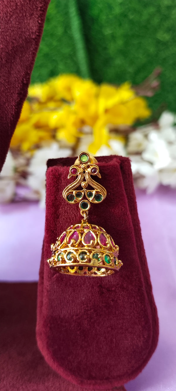 White Crystal beads chain with golden locket & earrings