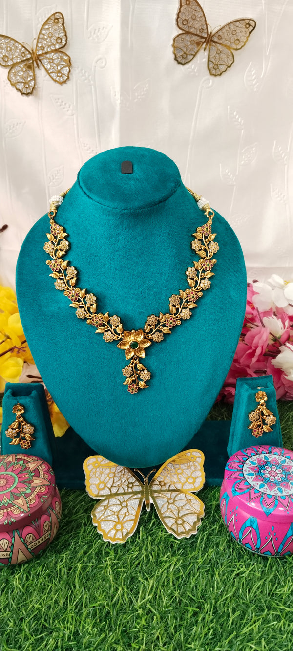 New Trendy Flower Leafs Nacklace