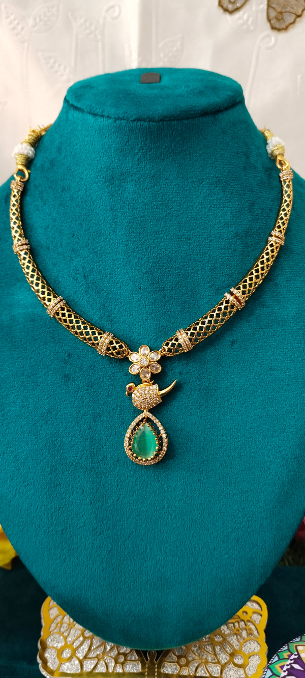 new trendy kante Model with Parrot locket necklace