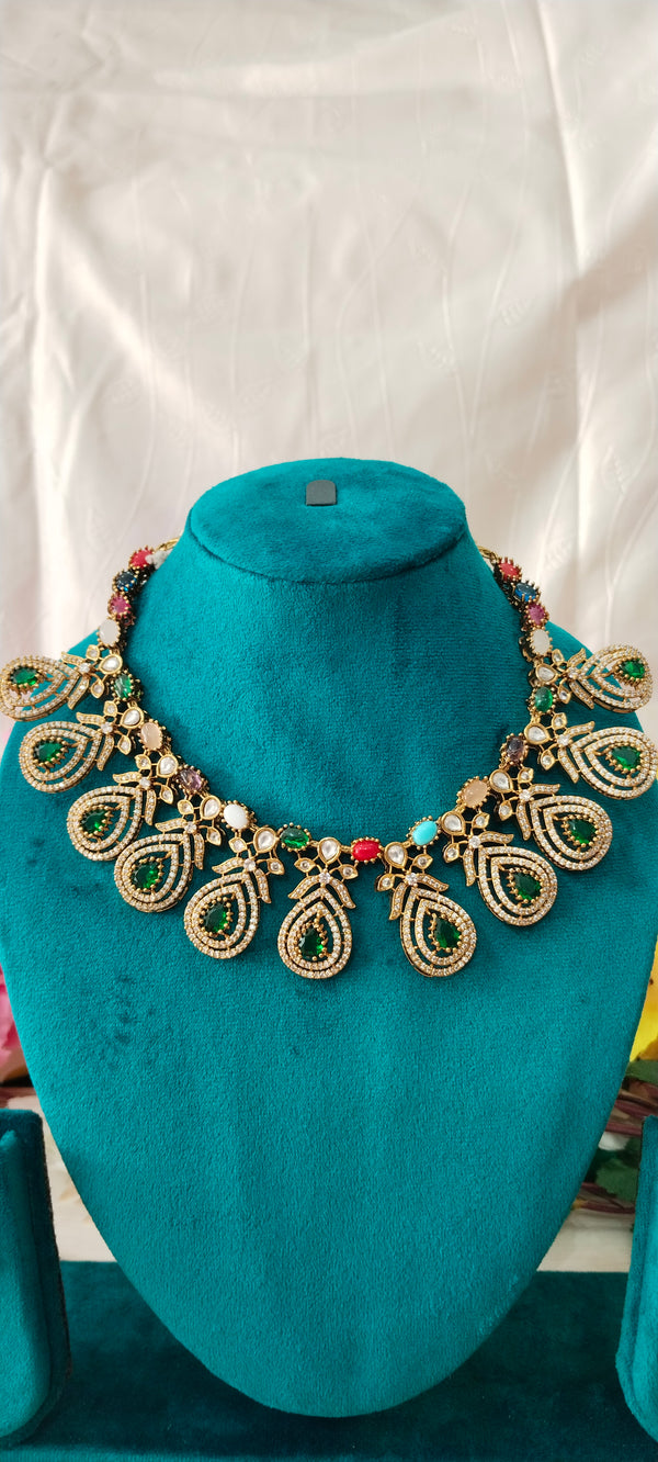 Victorian Pulse Stone piece features a stylish fusion of antique artistry and modern sparkle