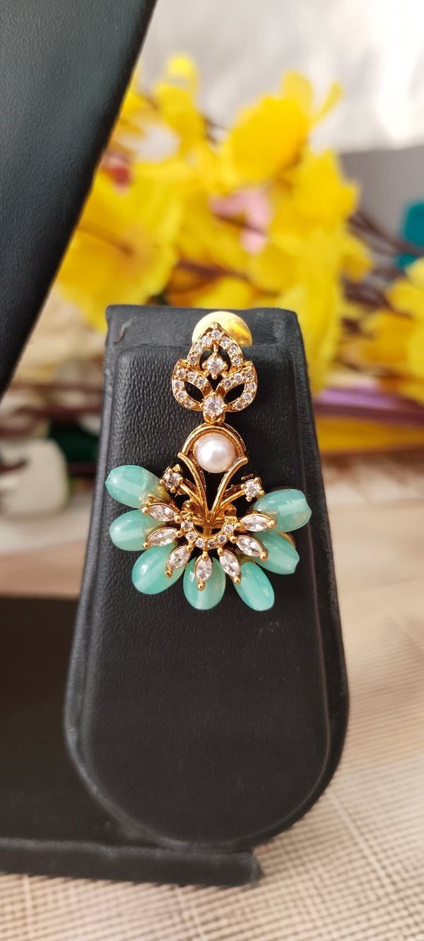 Elegant and timeless, this&nbsp;gold-plated beaded necklace is crafted with high-quality plating