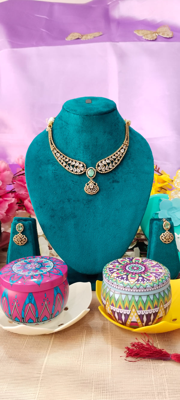 Victorian Kante model necklace combines regal charm with modern brilliance