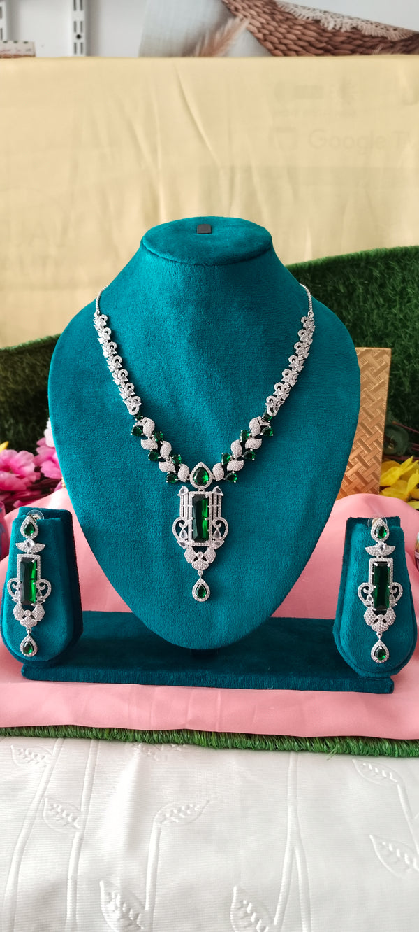 fashion Bold Majestic design necklace