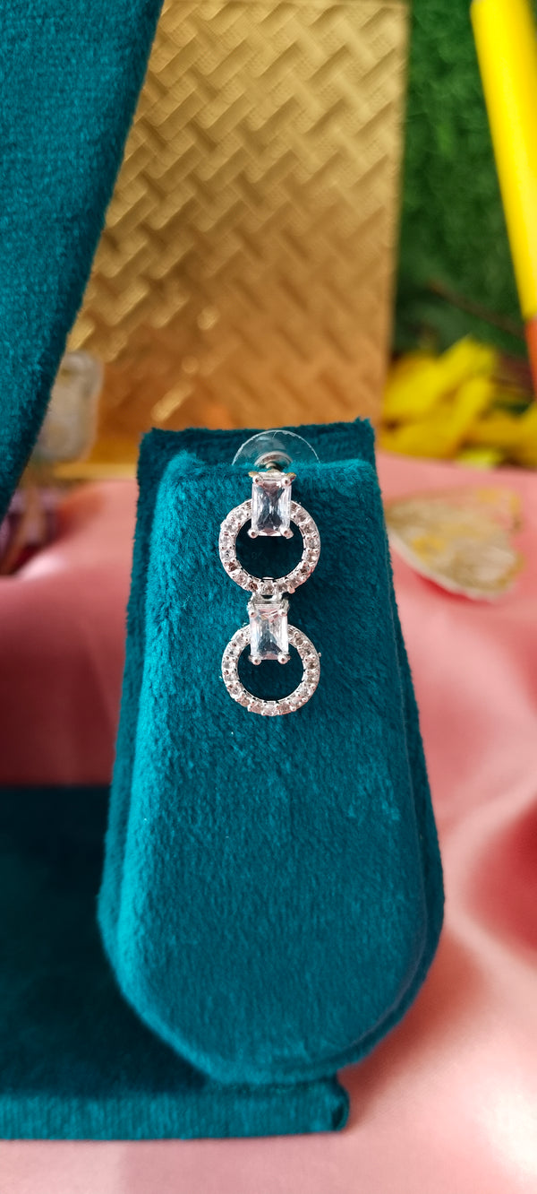 Silver cz white stone elevate necklace