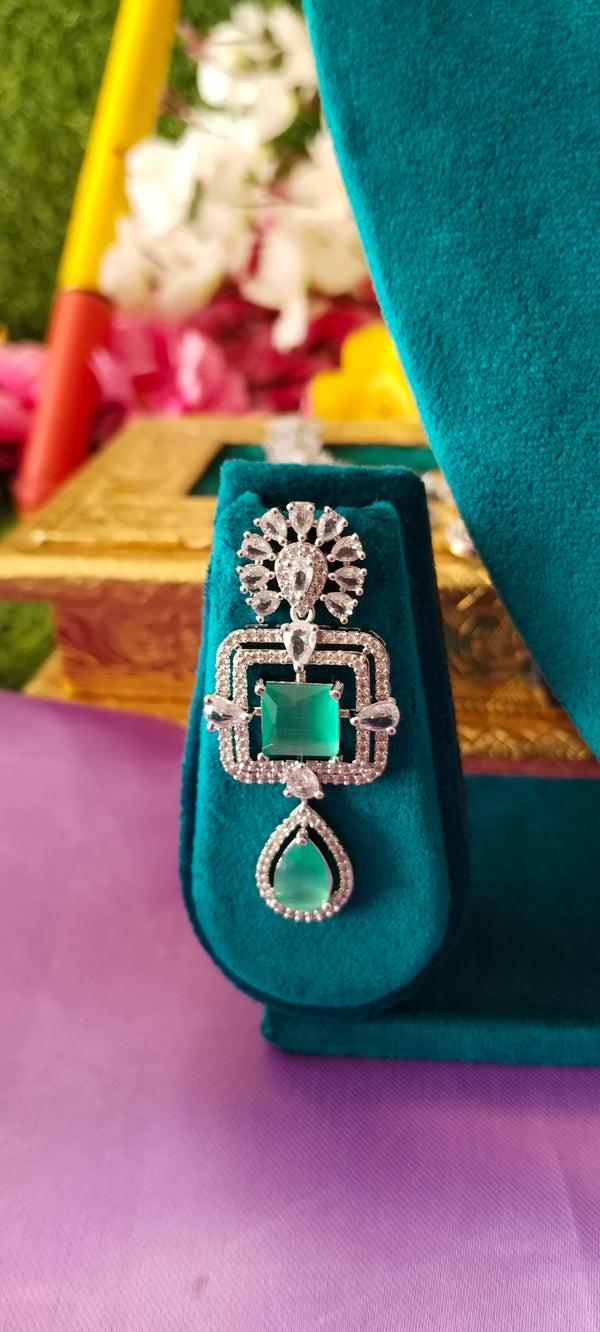 Luxurious american diamond elevate design necklace