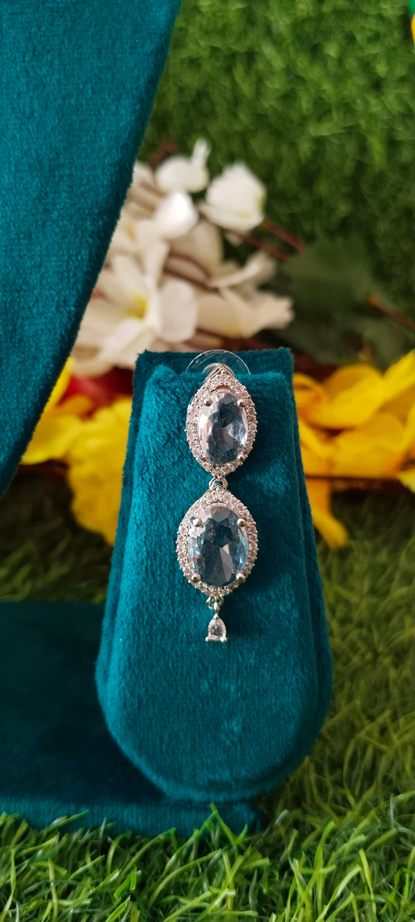 High - Quality Silver A.D with white colour necklace with matching earrings