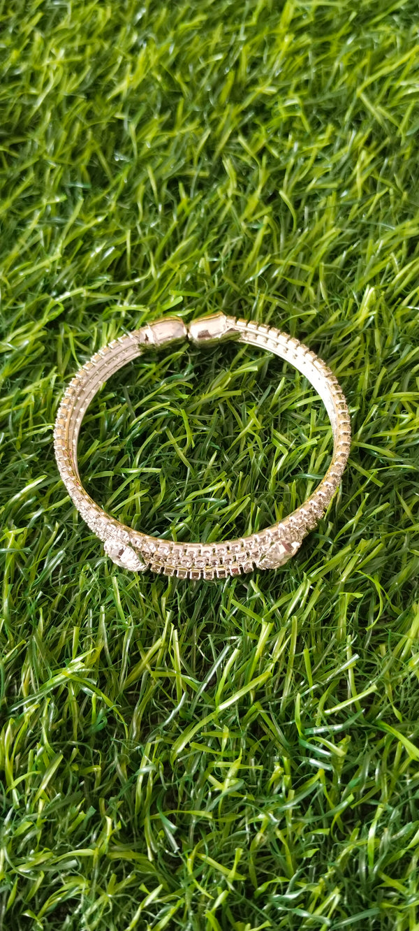 keep your baby comfortable grey colour baby bracelet stylish touch